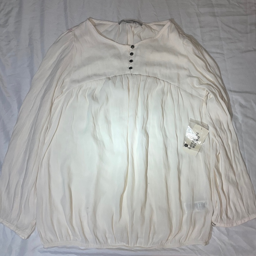 Forever 21 Long sleeve woven top. Small. Cream.
